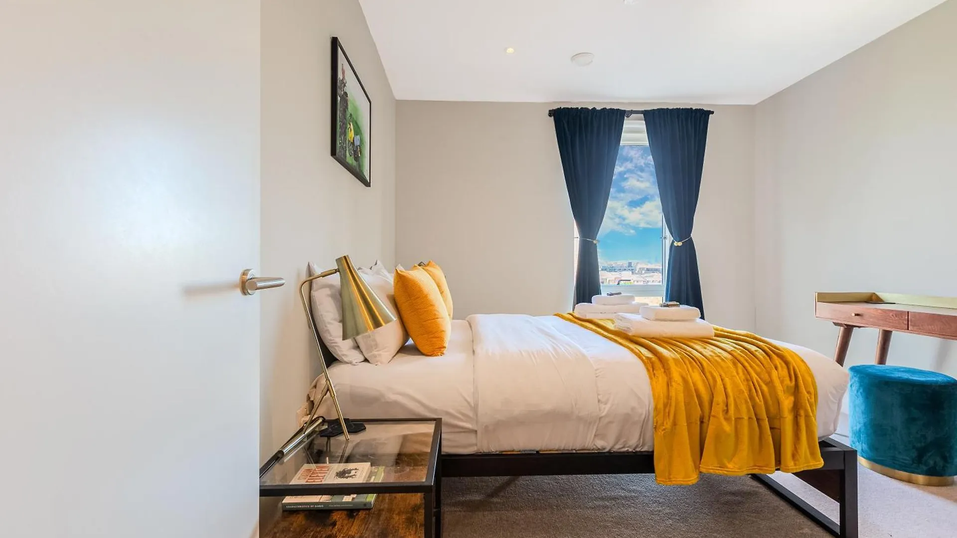 Elegant 1Br Apartment, 5 Min Limehouse Dlr Station Λονδίνο 0*,